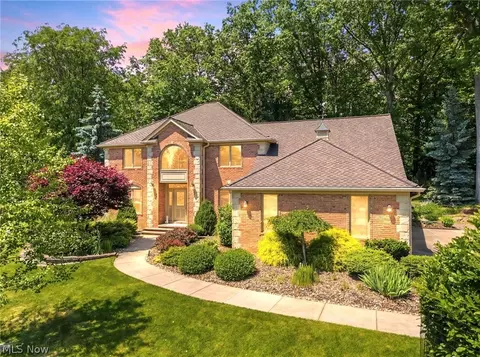 6670 Beechwood Dr, Independence, OH 44131