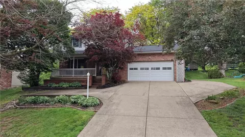 2755 Stanway Dr, Zanesville, OH 43701