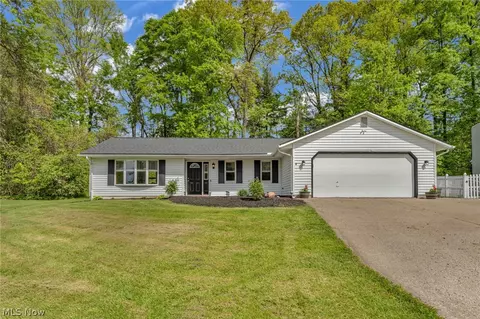130 Graybark Ln, Amherst, OH 44001