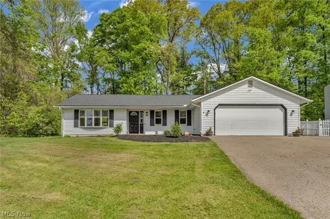 130 Graybark Ln, Amherst, OH 44001