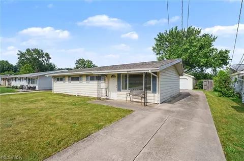9040 Cambridge Dr, Northfield, OH 44067