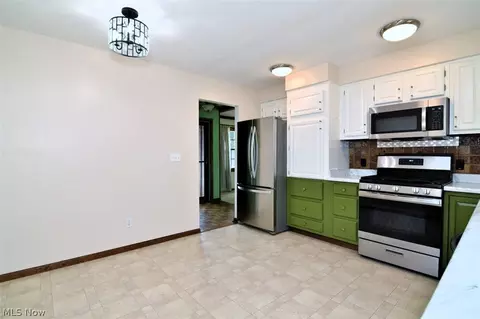 1585 Hemlock Dr, Ashtabula, OH 44004 photo 10