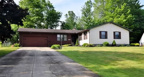 1585 Hemlock Dr, Ashtabula, OH 44004