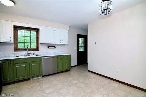1585 Hemlock Dr, Ashtabula, OH 44004 photo 7