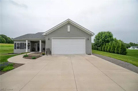 195 Concord Dr, East Palestine, OH 44413