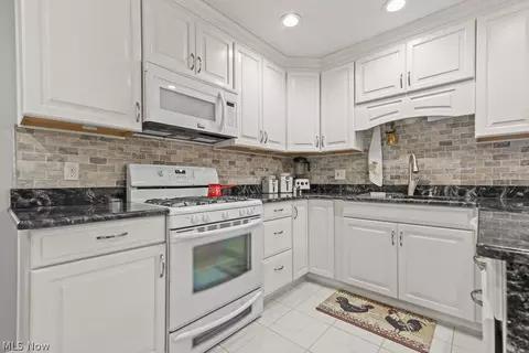 Kitchen - 7159 Rustic Oval, Independence, OH 44131 photo 2 of 6