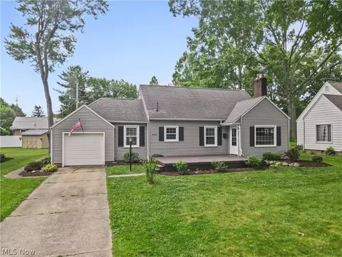 1042 Kingsway St, Alliance, OH 44601