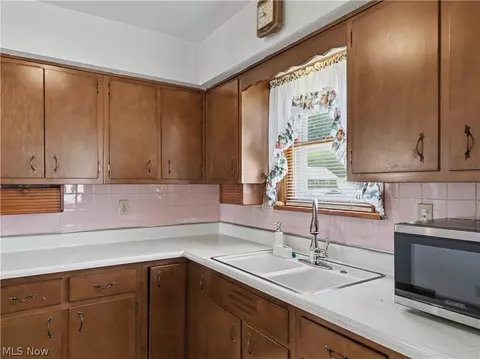 1177 Linden Ave, Akron, OH 44310 photo 6