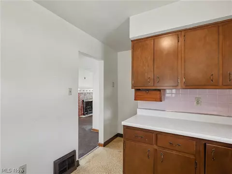 1177 Linden Ave, Akron, OH 44310 photo 8
