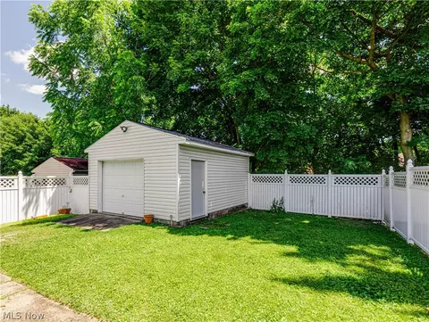 1177 Linden Ave, Akron, OH 44310 photo 15