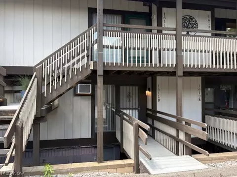 1611 Treetop Trl #B, Akron, OH 44313