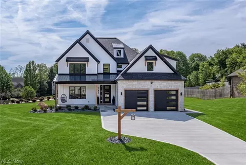 245 Somerset Dr, Hinckley, OH 44233