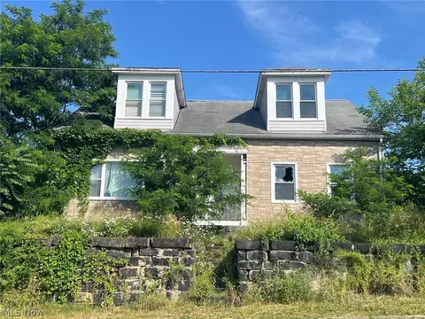 415 S 3rd St, Martins Ferry, OH 43935