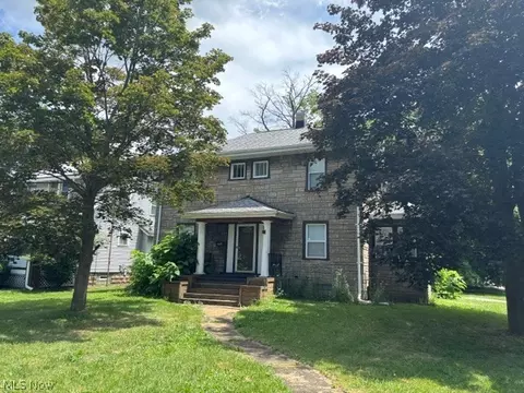 405 Oak Knl SE, Warren, OH 44483
