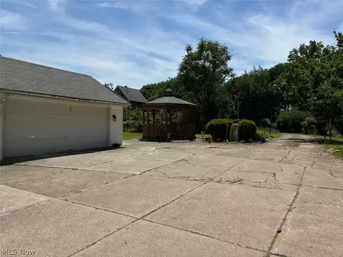 1440 Rockefeller Rd, Wickliffe, OH 44092 photo 3