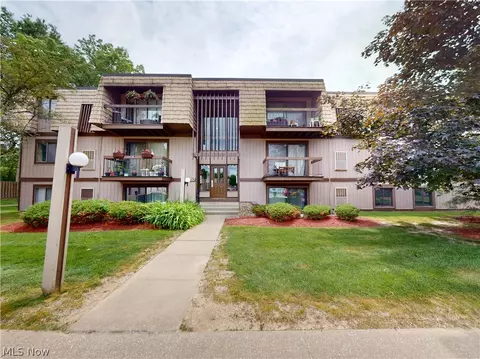 9510 Cove Dr #C 11, North Royalton, OH 44133