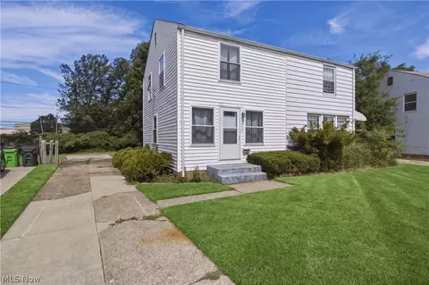 1464 E 248th St, Euclid, OH 44117