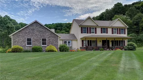 995 Clearview Dr SE, New Philadelphia, OH 44663