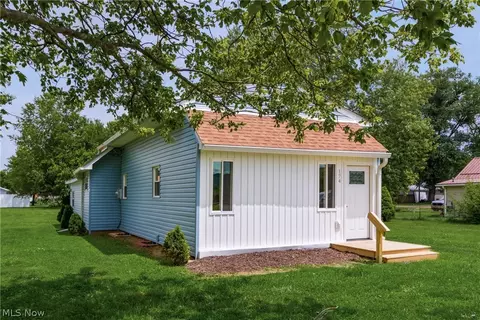 174 South, Frazeysburg, OH 43822