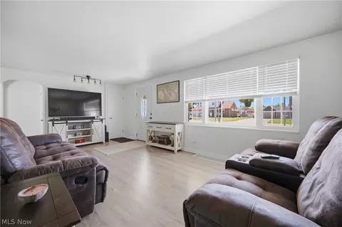 4573 Aurora St NW, Canton, OH 44708 photo 6