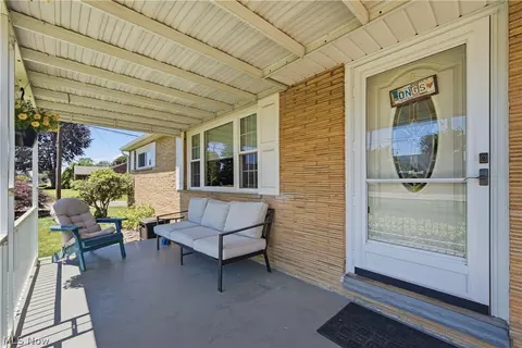 4573 Aurora St NW, Canton, OH 44708 photo 2