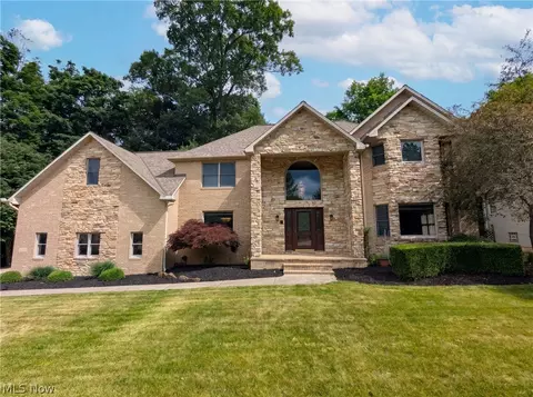 7550 James Dr, North Royalton, OH 44133