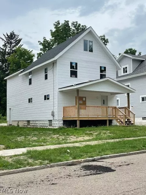 672 Moon St, Akron, OH 44307