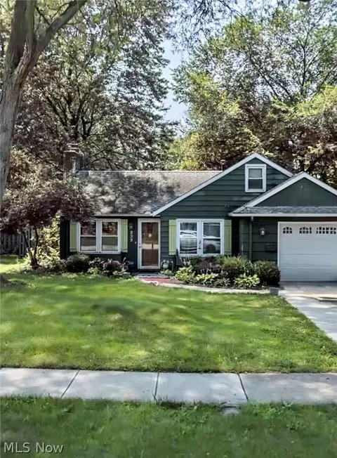 232 Franklin Dr, Berea, OH 44017