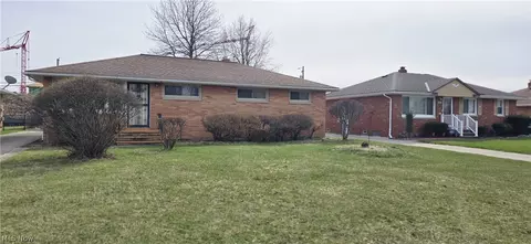 24780 Picone Ln, Bedford Heights, OH 44146