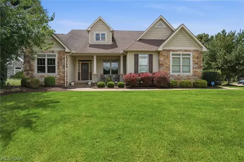 1070 Wedgefield Ct NE, North Canton, OH 44720