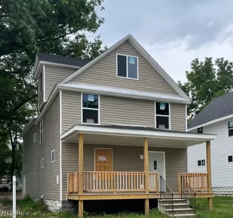 678 Moon St, Akron, OH 44307