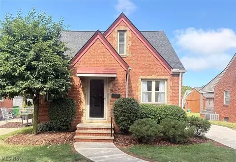 5082 W 5th St, Brooklyn Heights, OH 44131