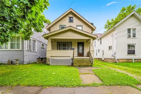 618 W 57th St, Ashtabula, OH 44004