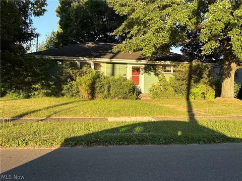 561 Rebecca Ave, Hubbard, OH 44425