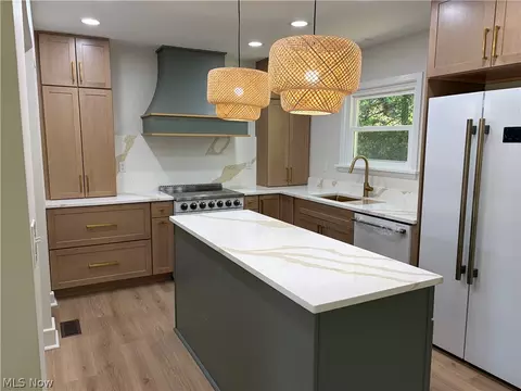 Kitchen - 113 Conifer Cir, Wheeling, WV 26003 photo 3 of 4