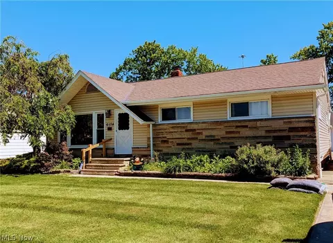 6174 Westerham Rd, Mayfield Heights, OH 44124