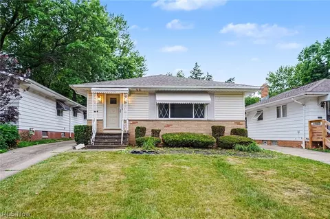 5576 Andover Blvd, Garfield Heights, OH 44125