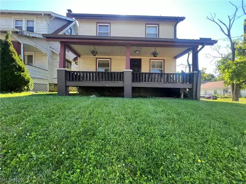 403 N Saint Clair St, Girard, OH 44420