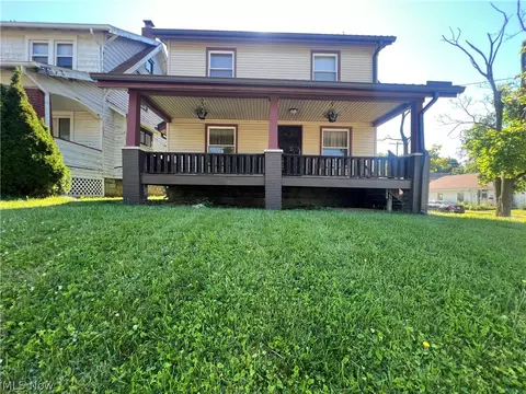 403 N Saint Clair St, Girard, OH 44420