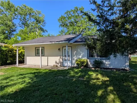 351 Devonshire Rd, Vermilion, OH 44089