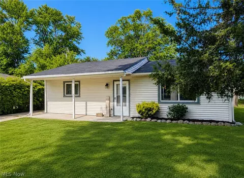 351 Devonshire Rd, Vermilion, OH 44089