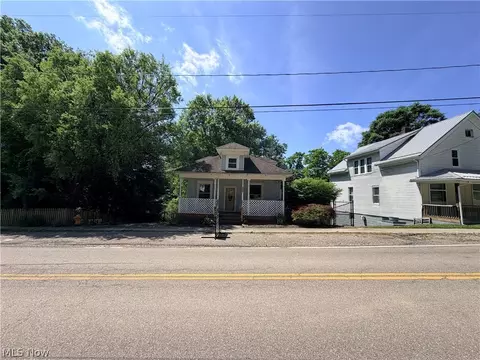 325 High St, Flushing, OH 43977