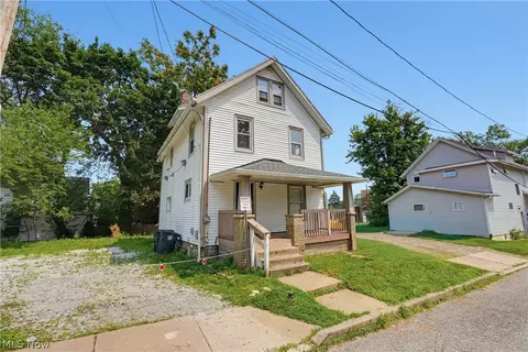 285 Sumner Ct, Akron, OH 44311