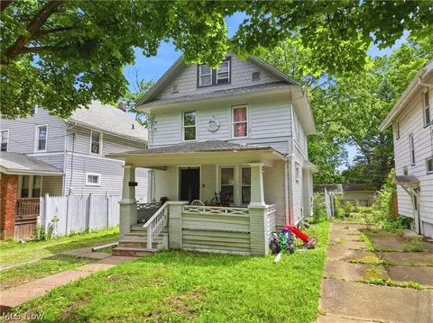 317 Black St, Akron, OH 44306