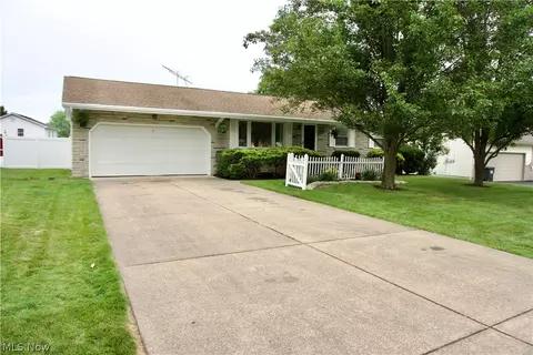 3415 Darbyshire Dr, Canfield, OH 44406
