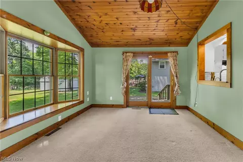 Living - 691 Oakridge Dr, Boardman, OH 44512 photo 5 of 6