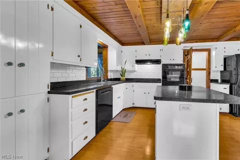 Kitchen - 691 Oakridge Dr, Boardman, OH 44512 photo 3 of 3