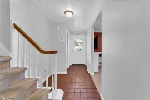 Entry Way - 691 Oakridge Dr, Boardman, OH 44512 photo 2 of 3