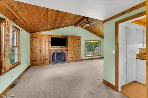 Living - 691 Oakridge Dr, Boardman, OH 44512 photo 3 of 6