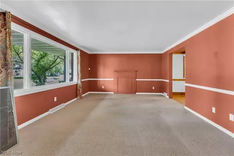 Living - 691 Oakridge Dr, Boardman, OH 44512 photo 1 of 6